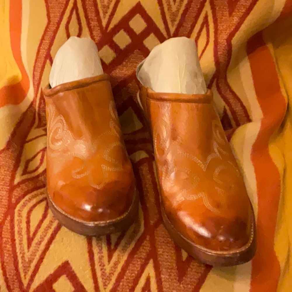 Lucchese - Spirit Sandy Mules